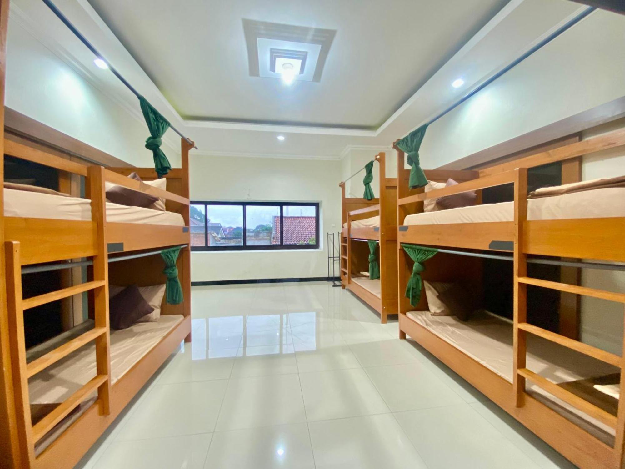 Zzz Hostel Malang Eksteriør bilde