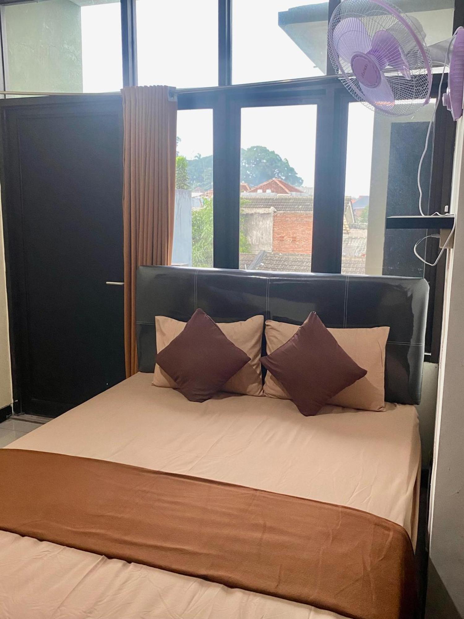 Zzz Hostel Malang Eksteriør bilde