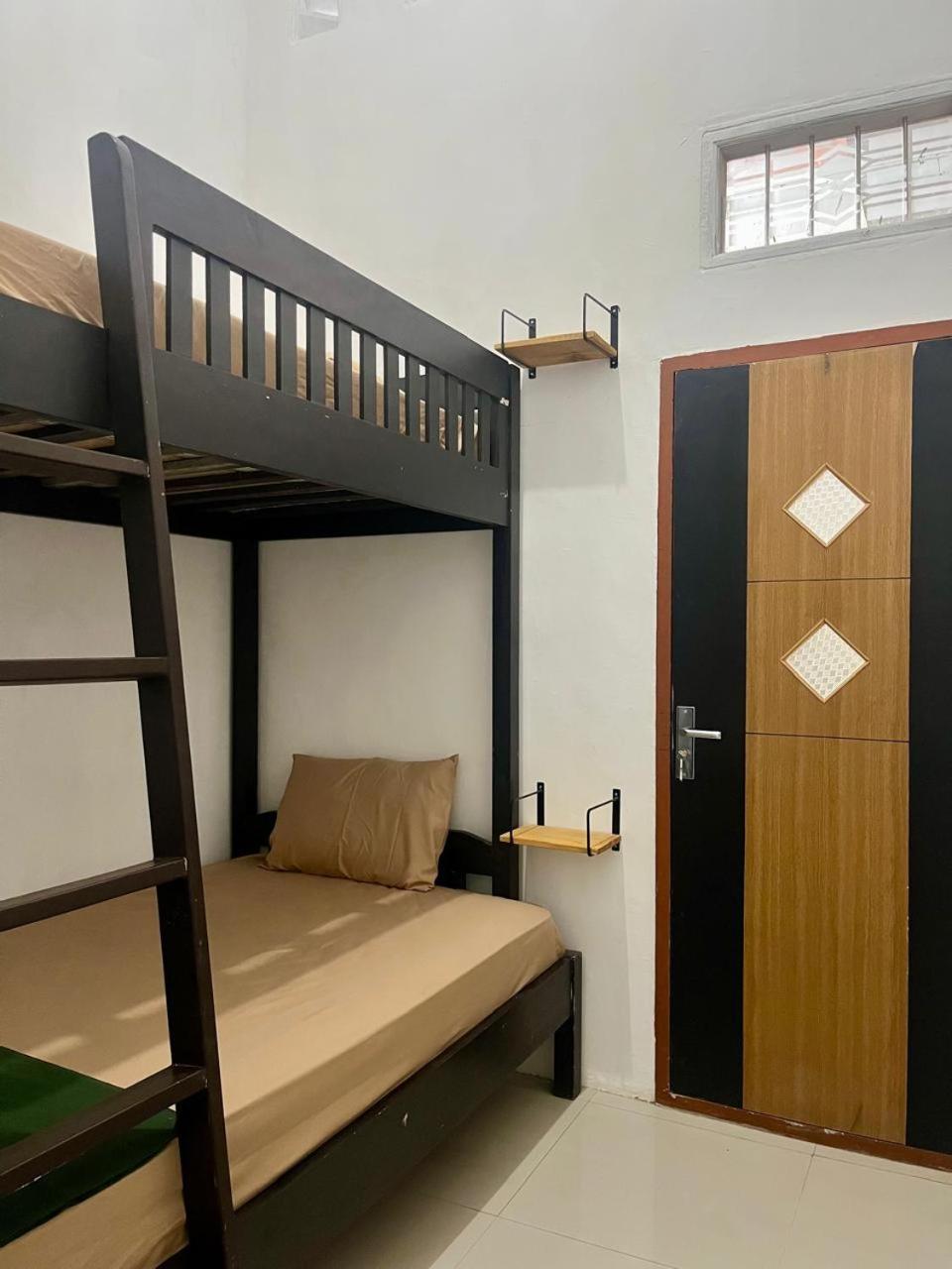 Zzz Hostel Malang Eksteriør bilde