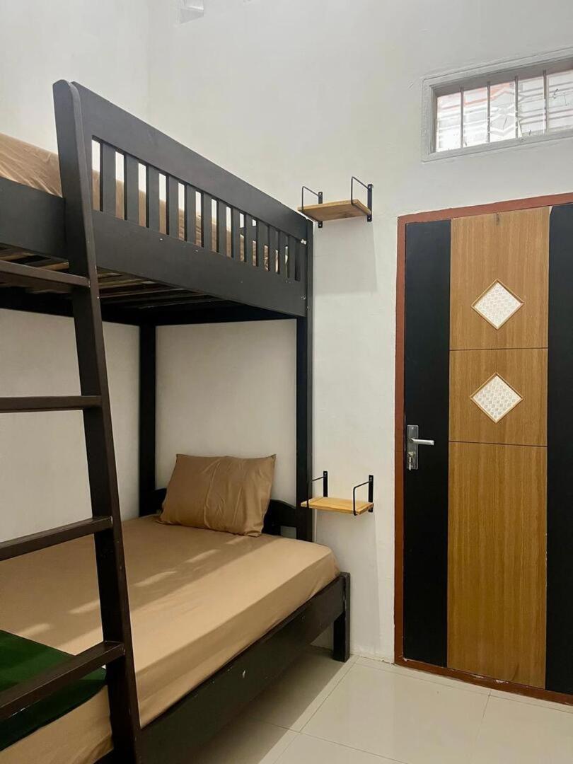 Zzz Hostel Malang Eksteriør bilde