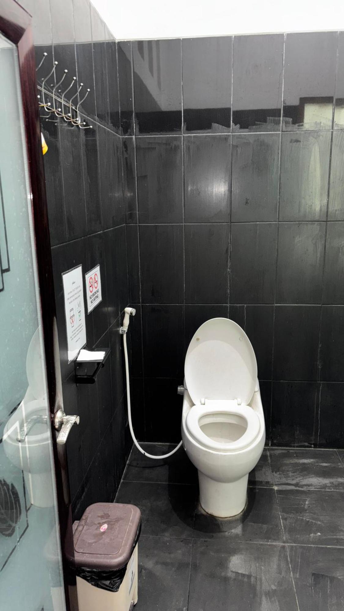 Zzz Hostel Malang Eksteriør bilde
